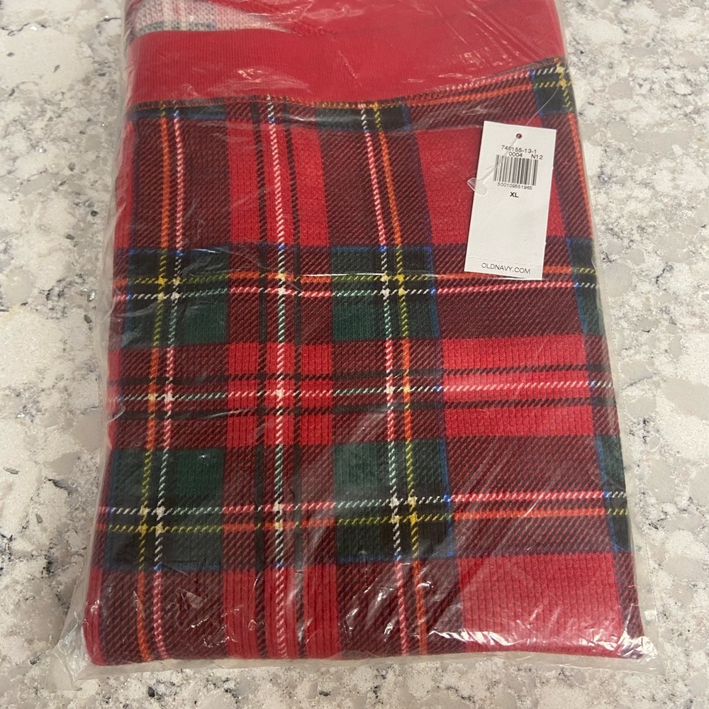 Old Navy Red, Green and Black Plaid Thermal Pajama Pants (XL)
